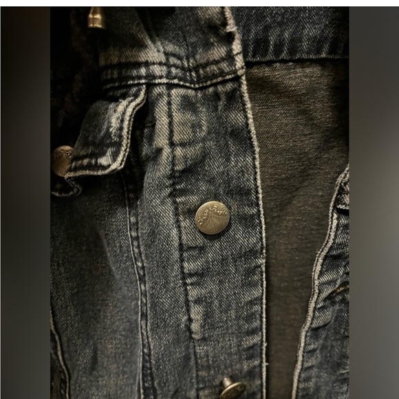 Free People distressed denim jean jacket with knit sleeves medium fit - Picture 6 of 7